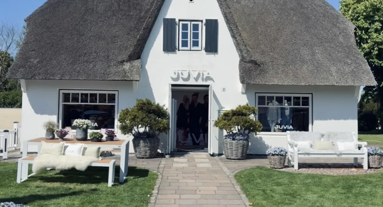 The Joy of Summer – JUVIA Acoustic Lounge